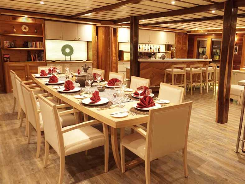 sailing-komodo-lamima-dining