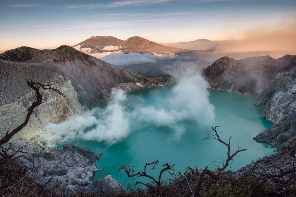 Jangan Sembrono! Inilah 4 Alasan Pentingnya Persiapan Fisik saat ke Wisata Kawah Ijen