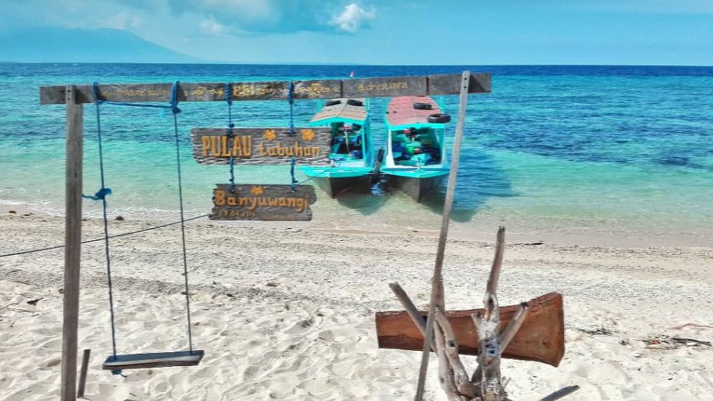 Keindahan Pulau Tabuhan yang Mirip Hawaii, Wajib Ambil Foto di Sini!