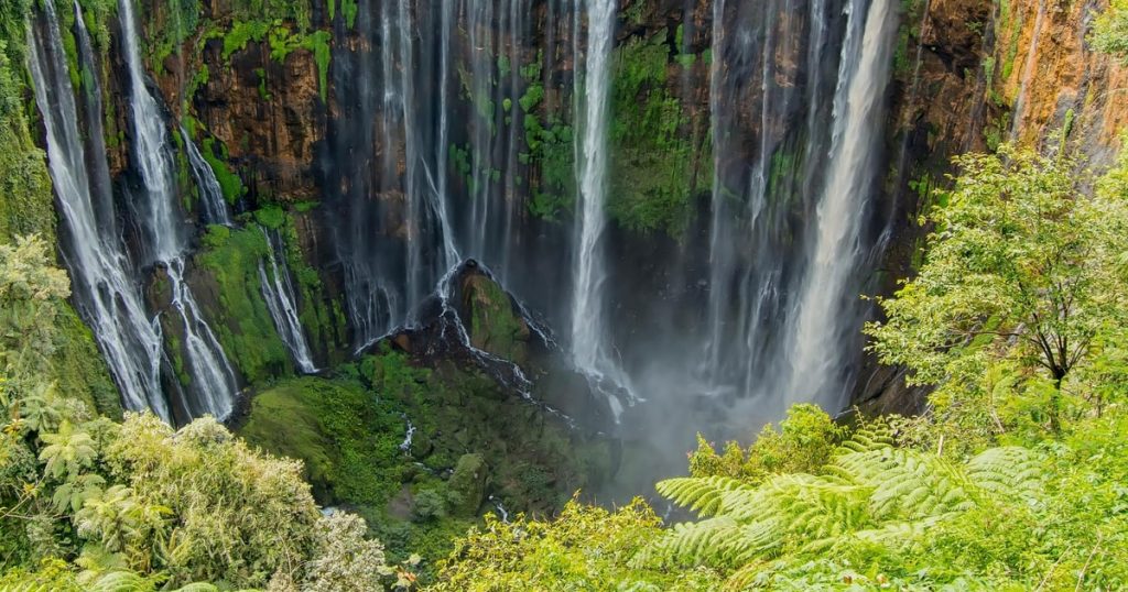 Open Trip Banyuwangi: Guide Wisata ke Tumpak Sewu, Niagara Indonesia dengan Keindahan Alam Eksotis
