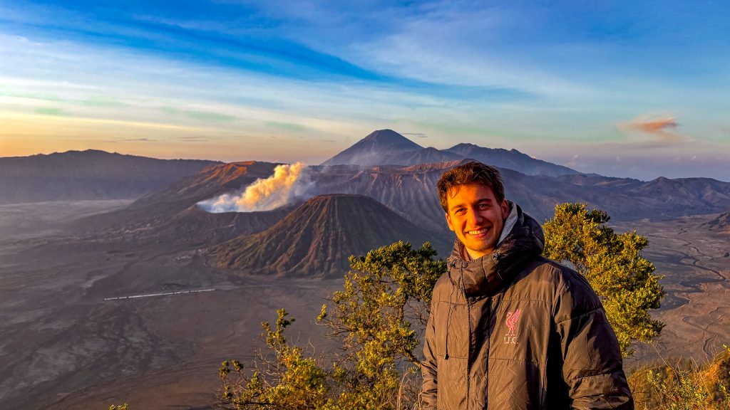 Top 9 Spot Sunrise Bromo Terbaik yang Patut Diincar, Dapatkan Momen Terbaik